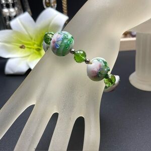 Handcrafted Murano Wedding Cake & Green AB Bead Stretch Bracelet NWT 6.5-7.5”